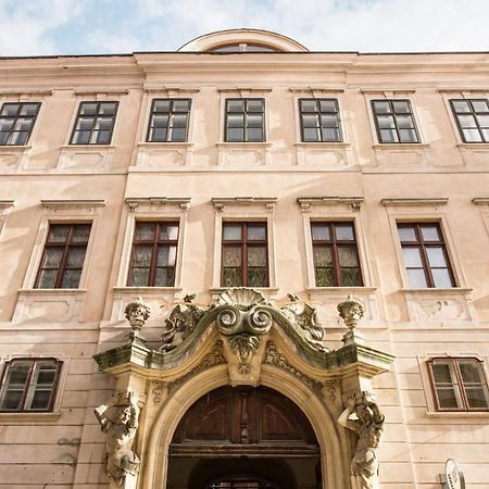 Petra Inn Apartments In Historical Palace Bratislava Exterior photo