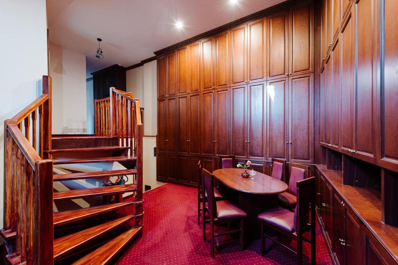 Petra Inn Apartments In Historical Palace Bratislava Exterior photo