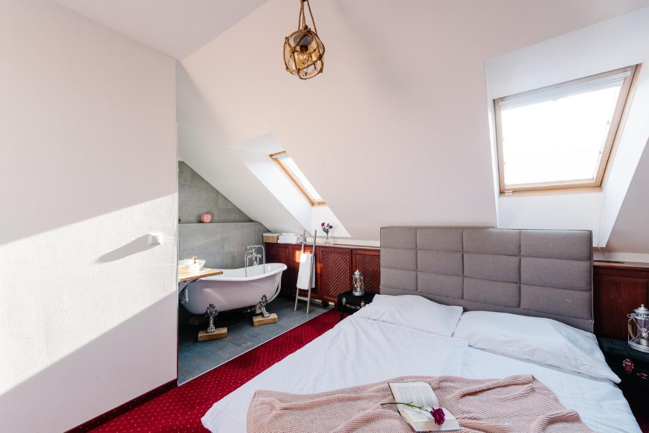Petra Inn Apartments In Historical Palace Bratislava Exterior photo